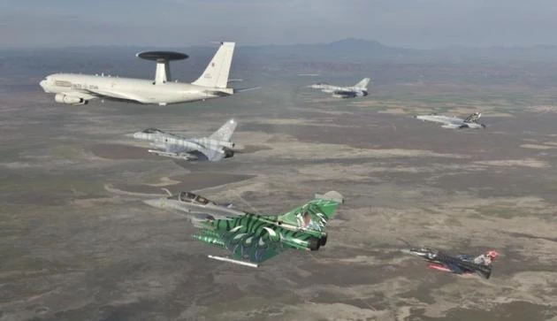 Τουρκικές προκλήσεις με Νατοϊκό «καμουφλάζ» ανατολικά της Ρόδου